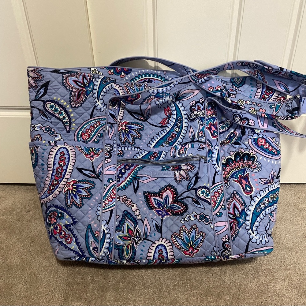 Vera bradley get carried away tote in Makani Paisley